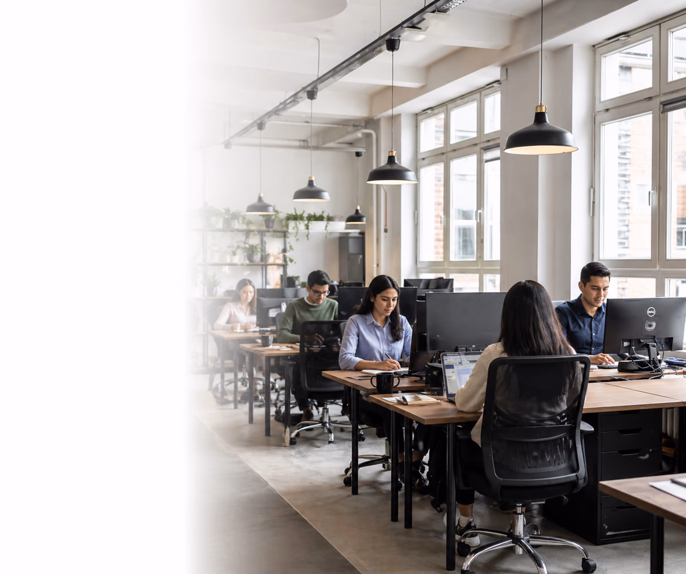 Equipo trabajando con conexión empresarial estable