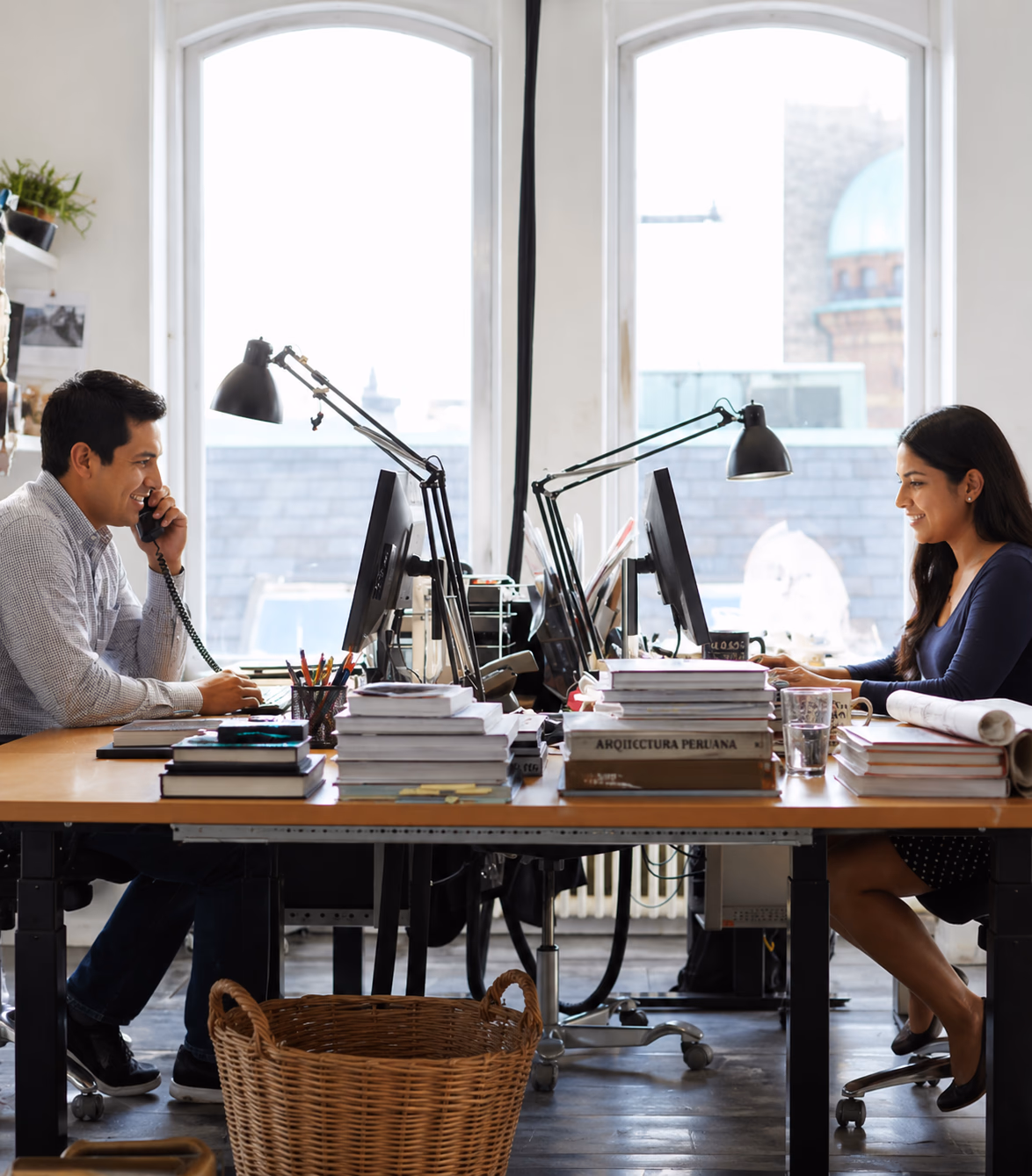 Equipo trabajando con telefonía empresarial